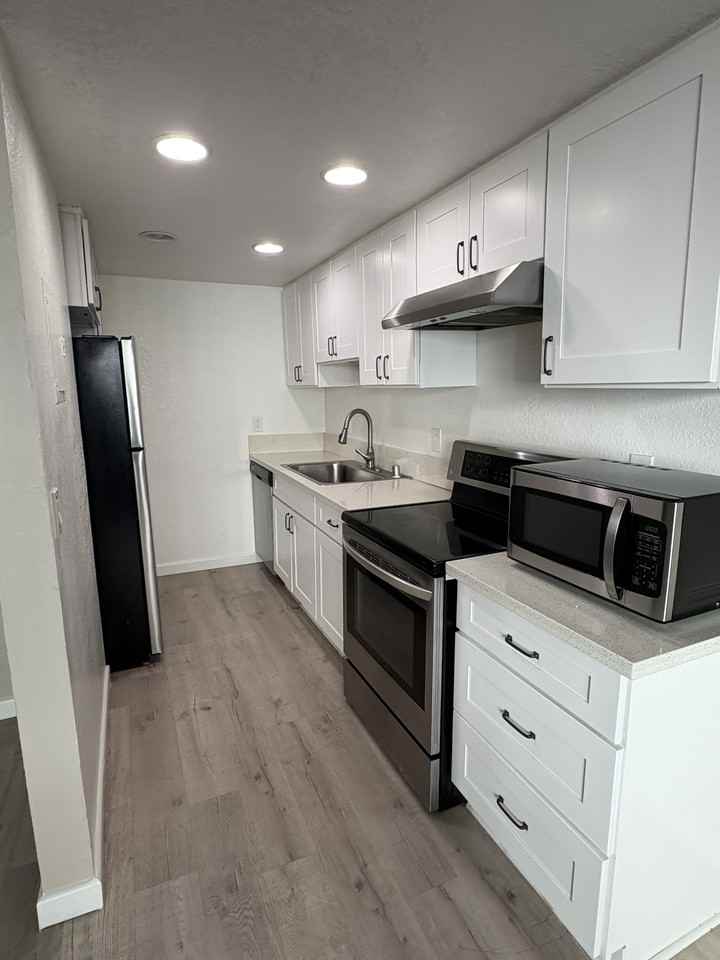 1409 Superior Ave #NA - Photo 2 of 9