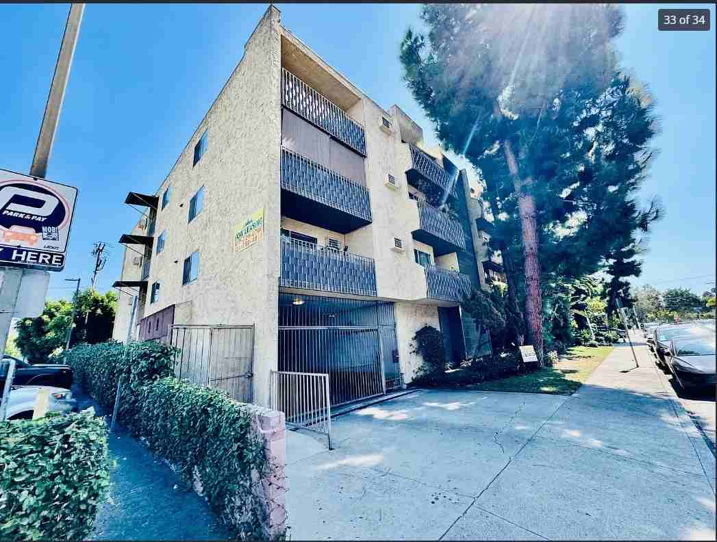 740 S Cochran Ave #408 - Photo 2 of 26