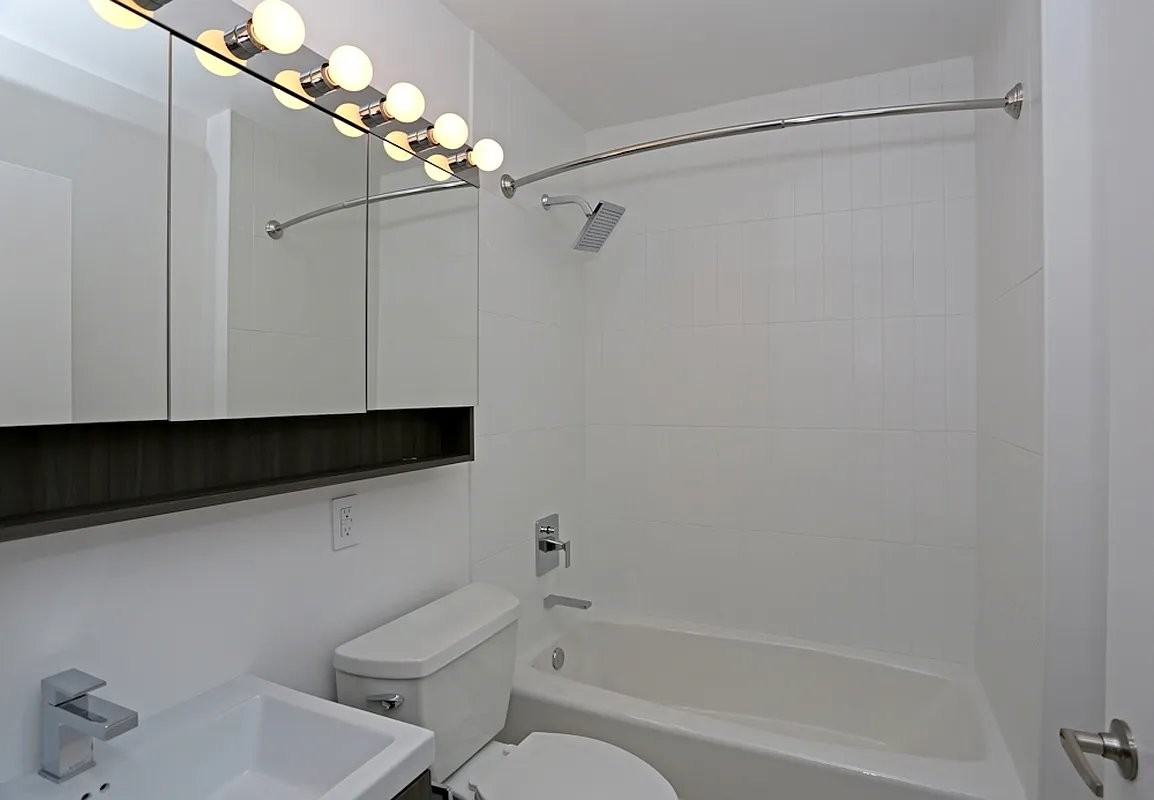 W 53rd St #125 - Photo 3 of 3