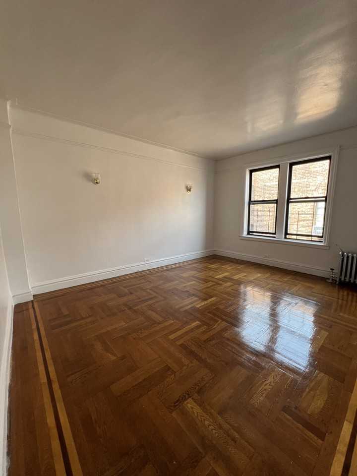 2874 Bainbridge Avenue - Photo 2 of 9