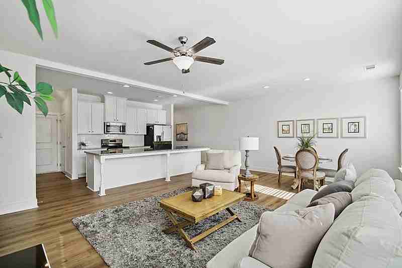 Vaughn - Photo 3 of 28