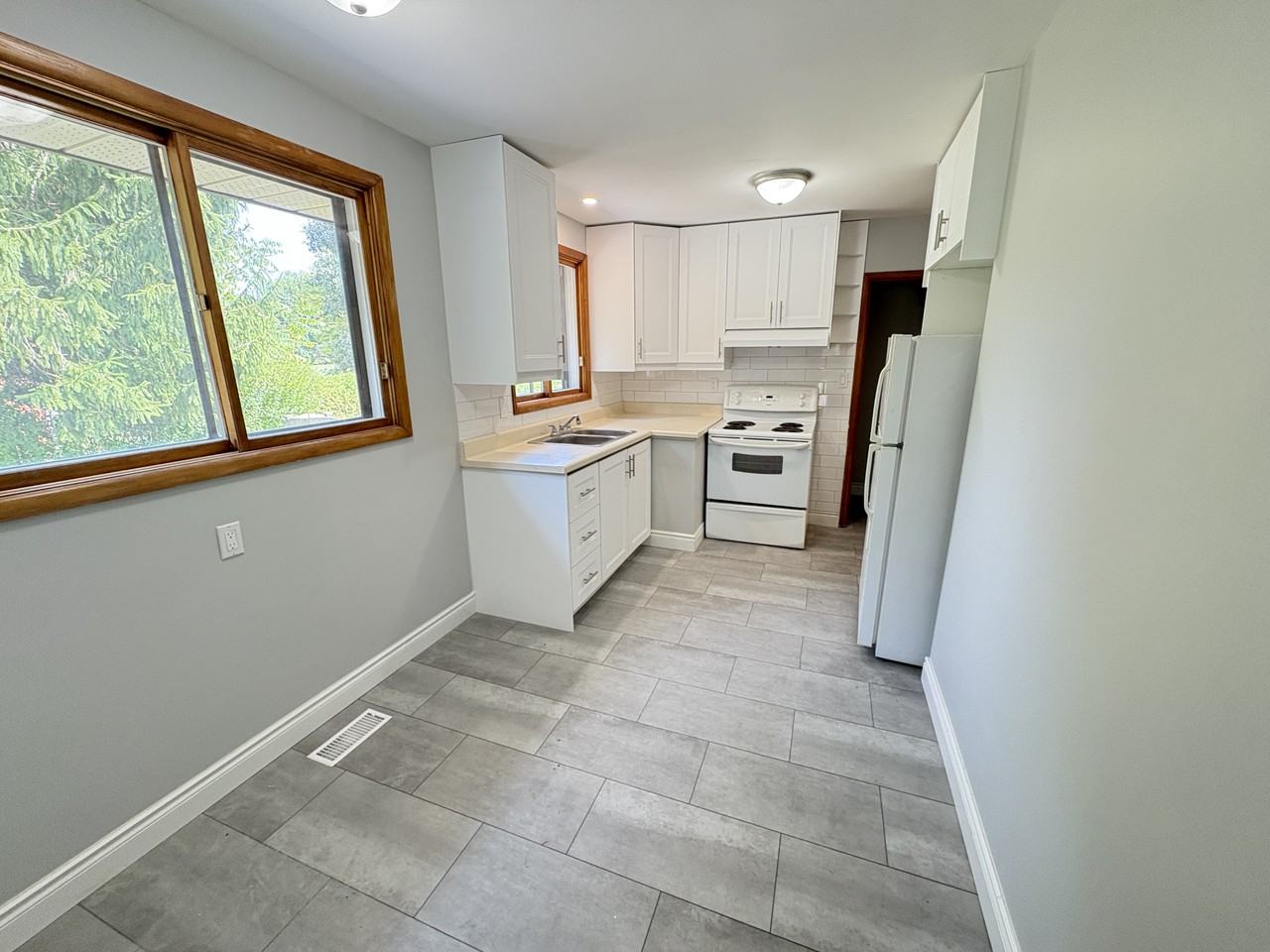 148B Carlisle Road - Photo 3 of 24