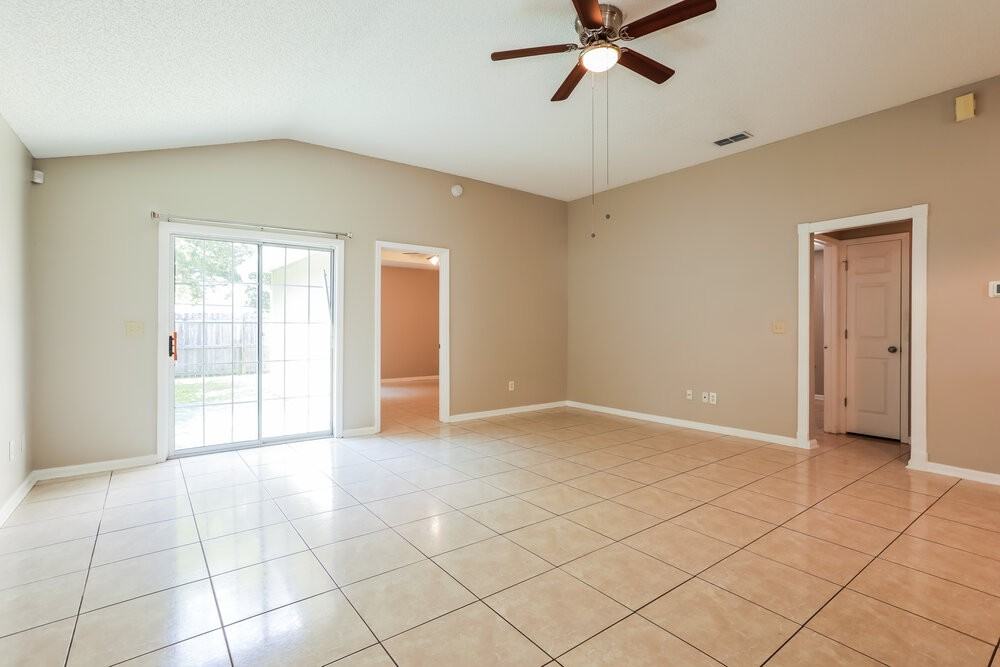1542 Slash Pine Ct - Photo 4 of 16