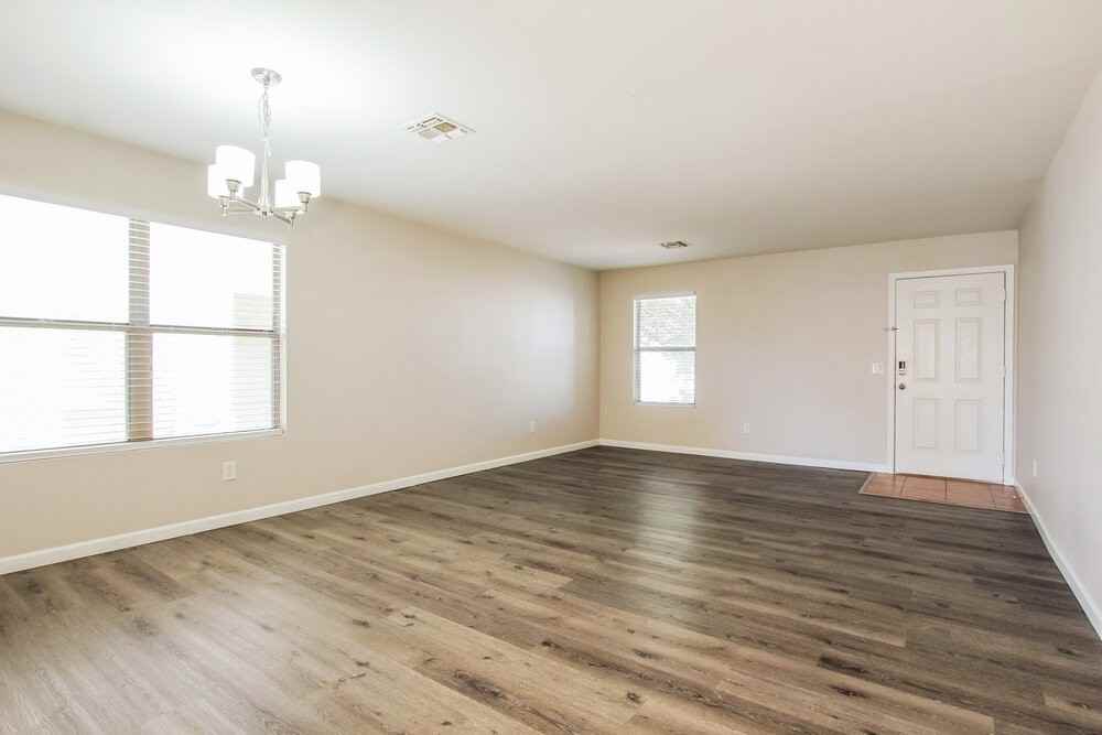 11621 W Bloomfield Rd - Photo 4 of 16