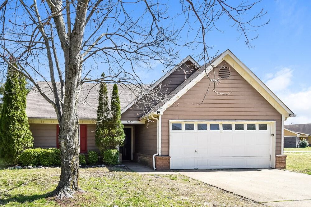 7082 Hampton Dr - Photo 3 of 16