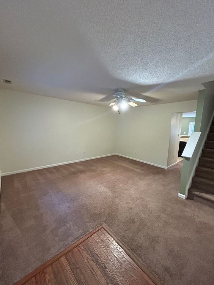 6 Crystal Oaks Ct - Photo 2 of 15