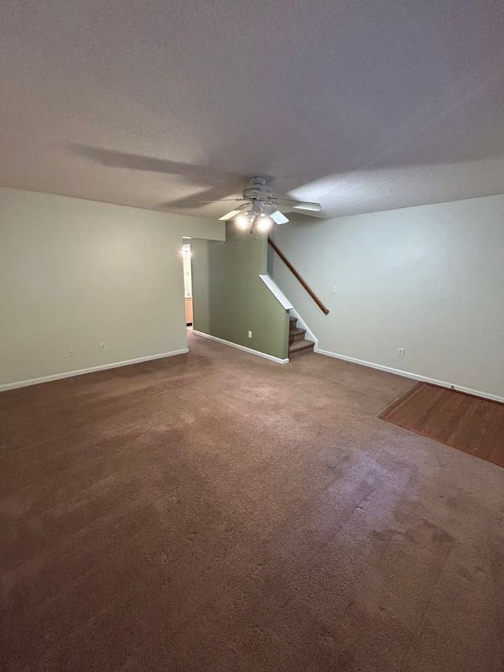 6 Crystal Oaks Ct - Photo 3 of 15