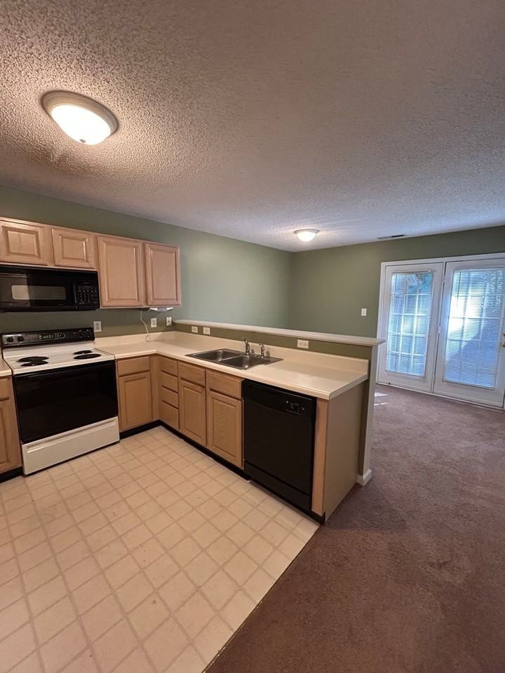 6 Crystal Oaks Ct - Photo 4 of 15