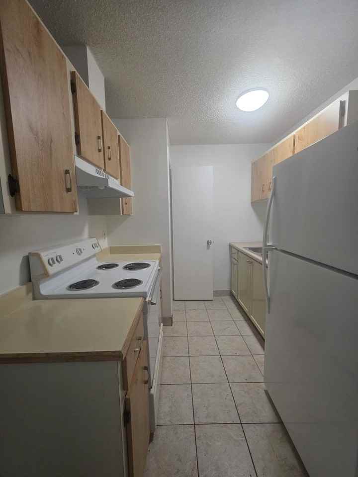 1832 S Clyde Morris Blvd - Photo 6 of 10