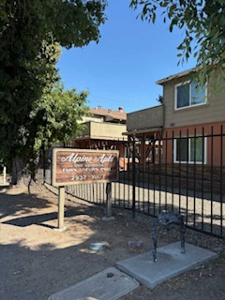 Alpine Apartments - Photo 2 of 3