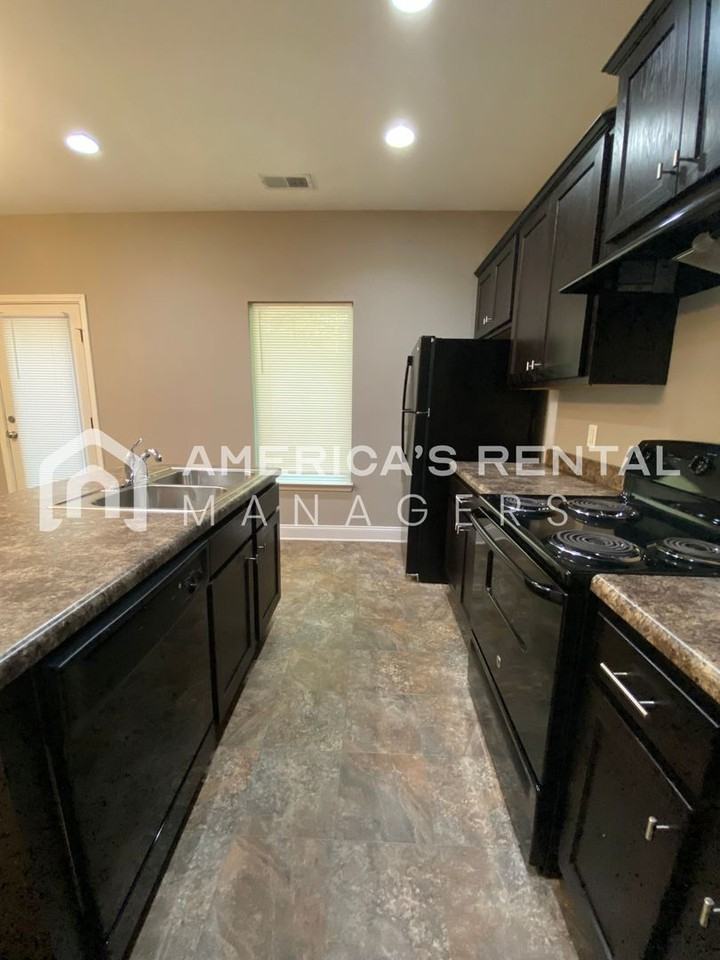 5601 Barrets Trace - Photo 5 of 20