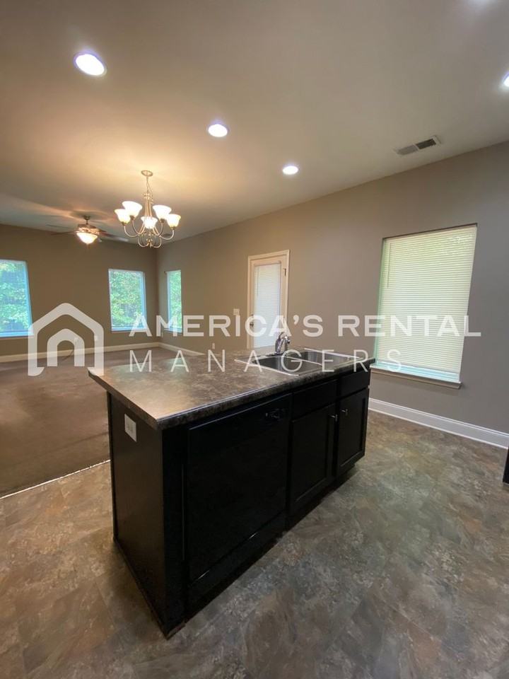 5601 Barrets Trace - Photo 6 of 20