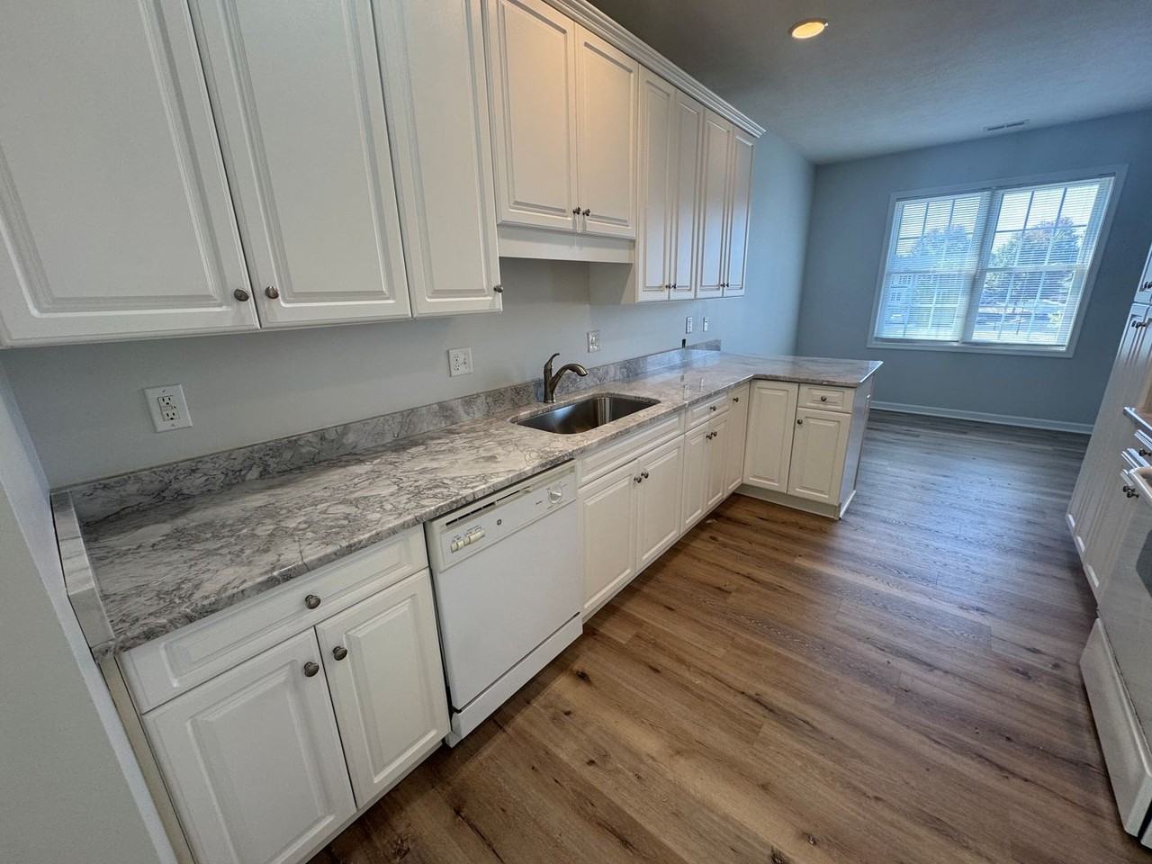 3017 Diamond Spring Ln - Photo 4 of 27