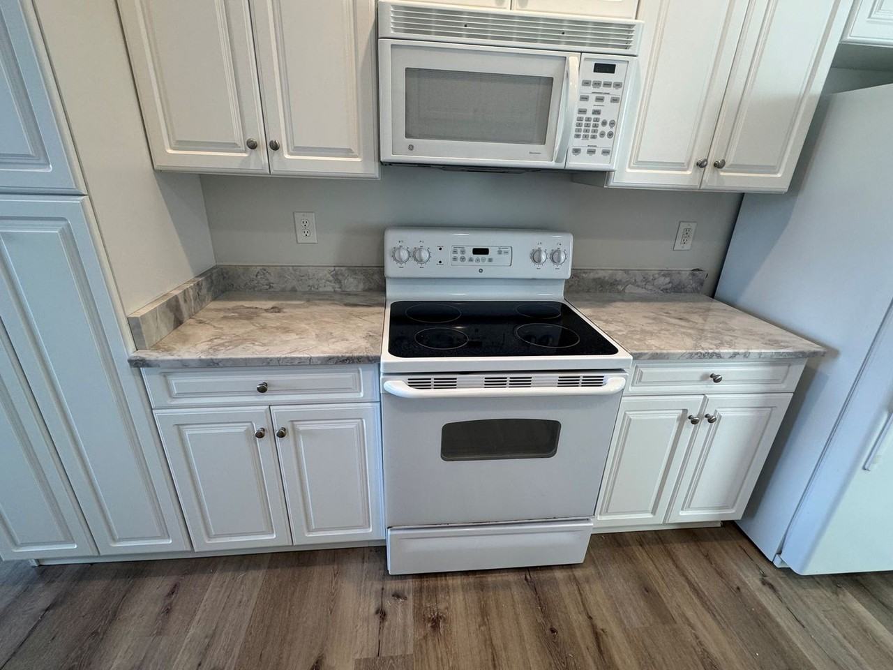 3017 Diamond Spring Ln - Photo 5 of 27