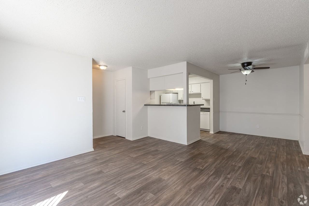 Brookhollow Tyler Apartments - Photo 4 of 11