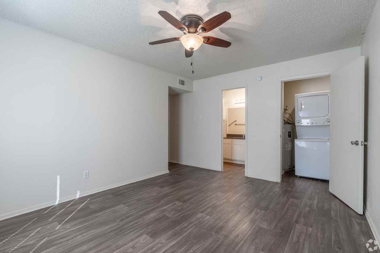 Brookhollow Tyler Apartments - Photo 5 of 11