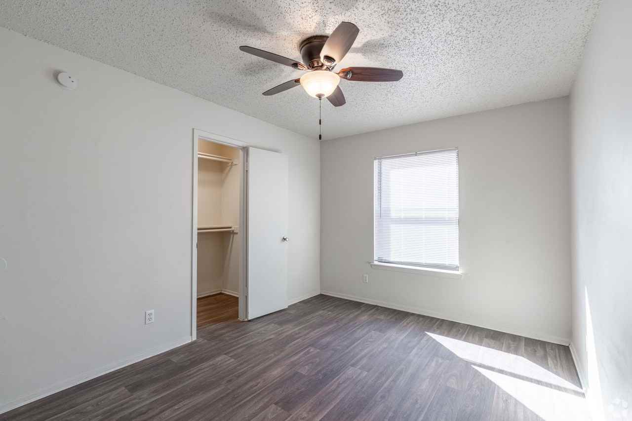 Brookhollow Tyler Apartments - Photo 6 of 11