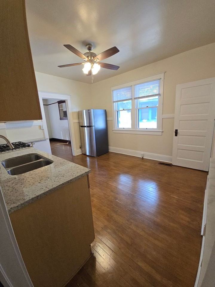 118 Maple St Ne - Photo 3 of 17