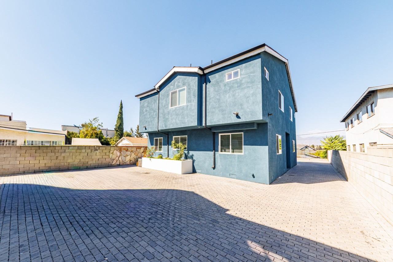 2833 East 6th Street #2833 - Photo 2 of 21