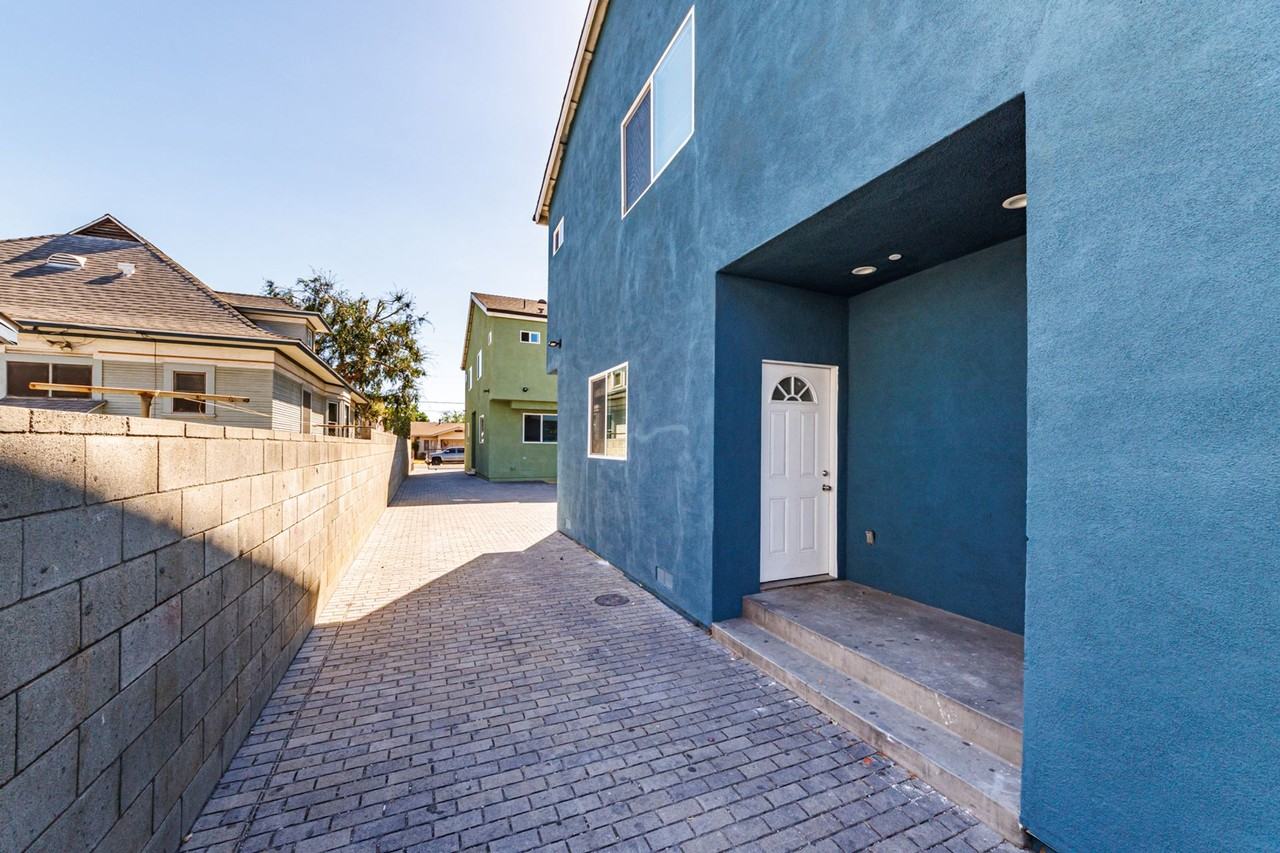 2833 East 6th Street #2833 - Photo 3 of 21