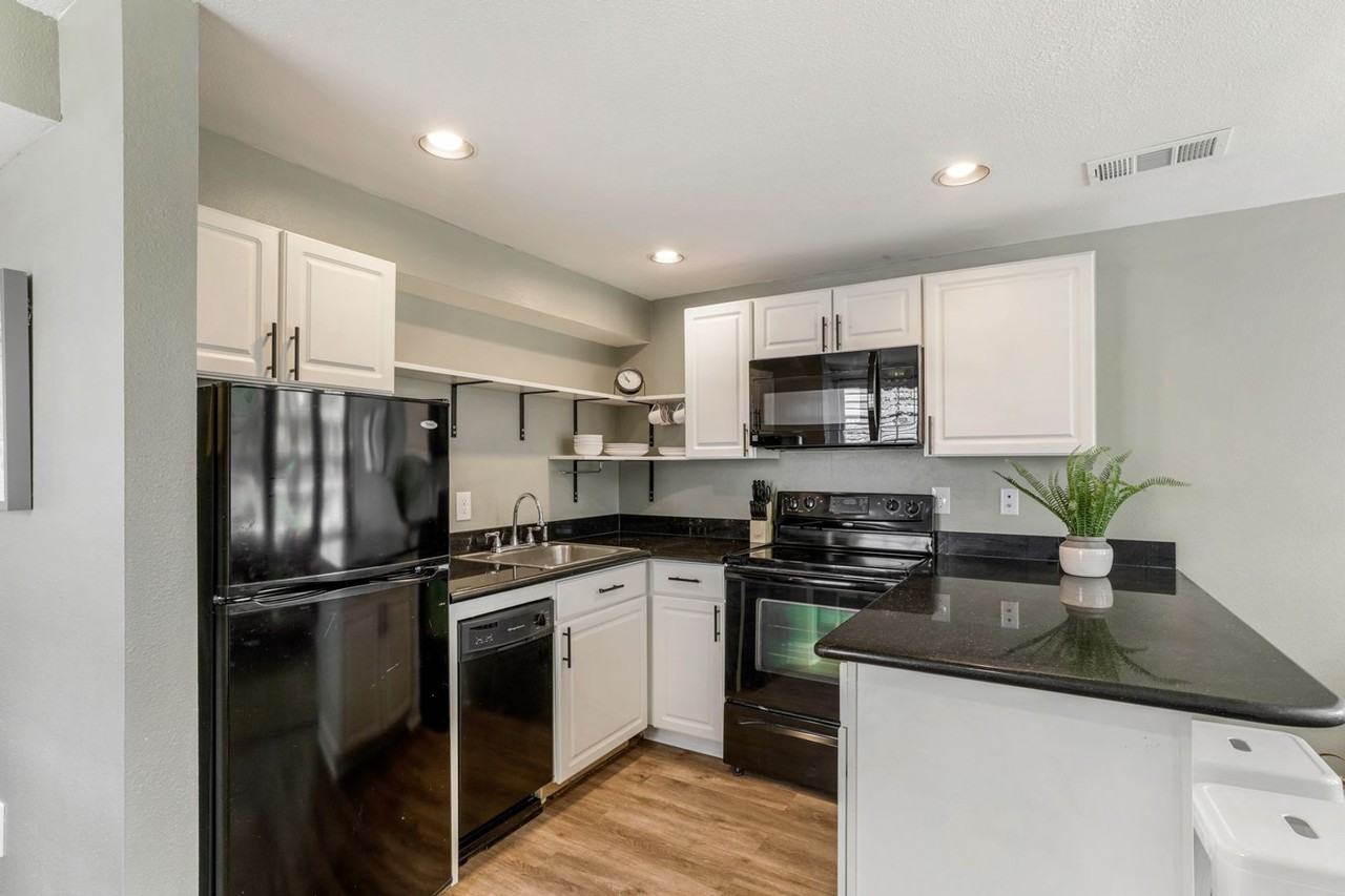 838 Lowerline St - Photo 2 of 7