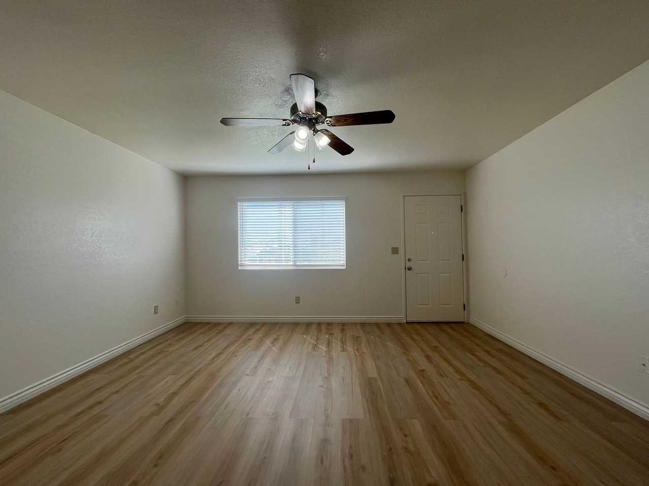 1125 Cherry Ln - Photo 2 of 10