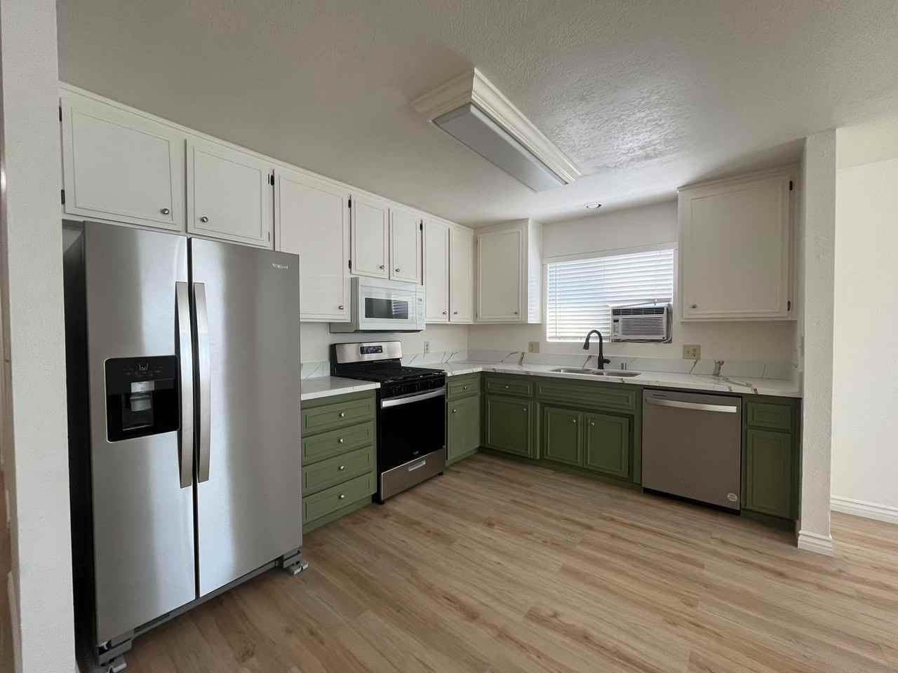 1125 Cherry Ln - Photo 3 of 10