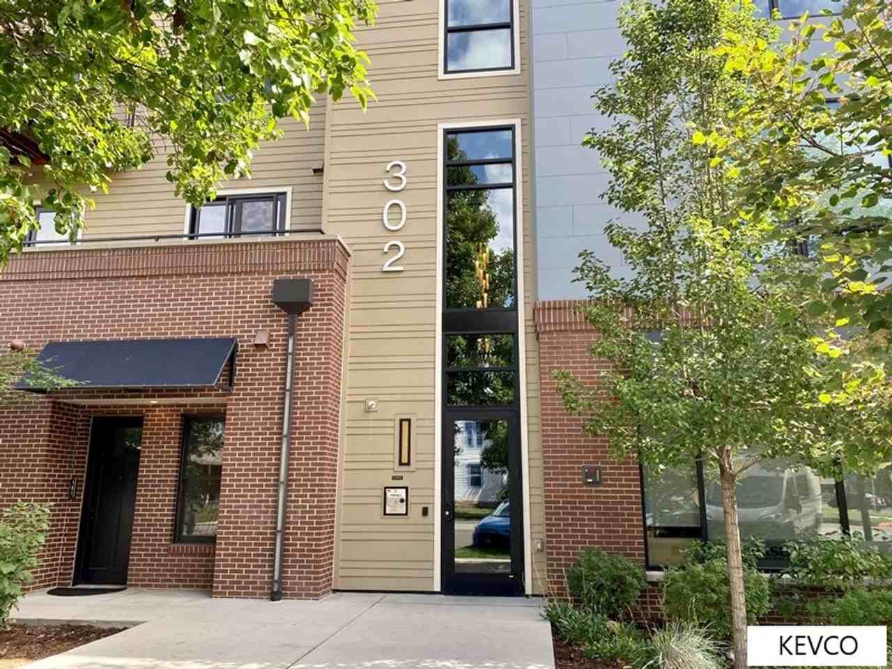 302 N Meldrum St #208 - Photo 4 of 36