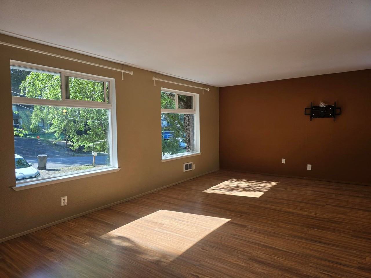 1920 Nw Kimball Rd - Photo 3 of 23
