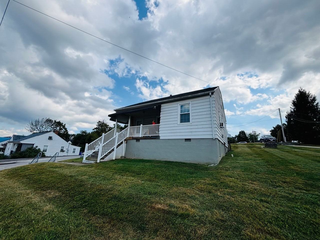 400 Radford St - Photo 2 of 4