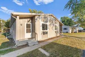 featured image of 212 Chicago Ave