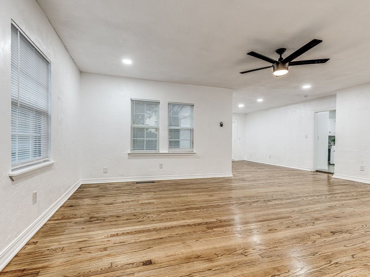 2525 Nw 32nd St - Photo 3 of 36