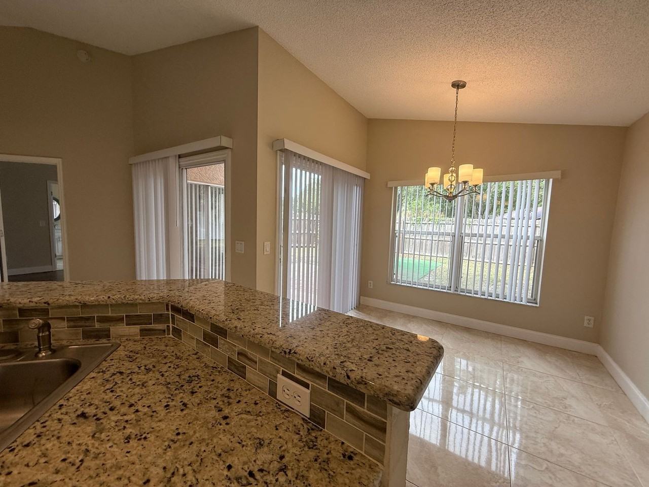 141 Morning Glory Dr - Photo 5 of 15