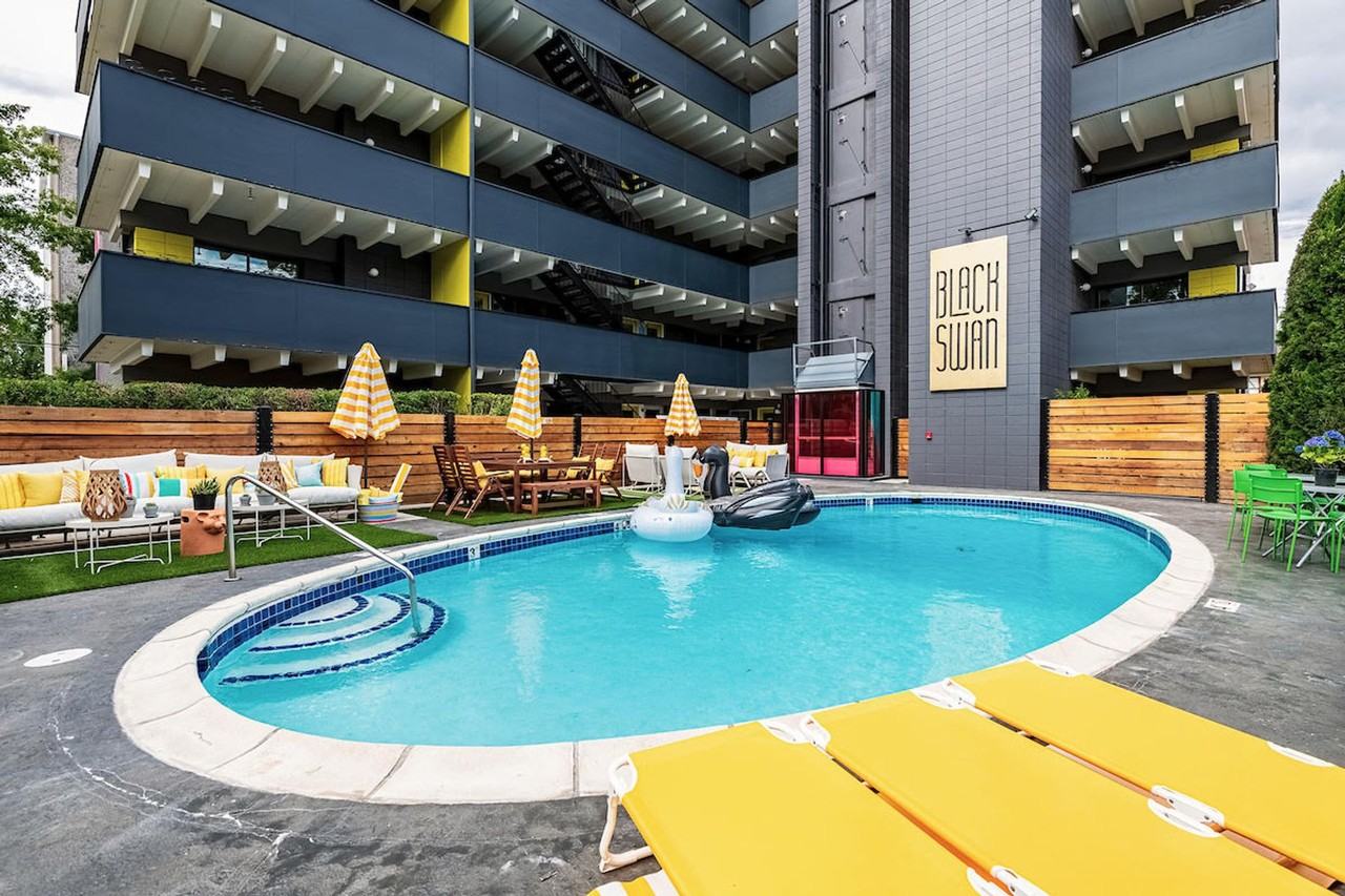 Black Swan - Photo 5 of 39