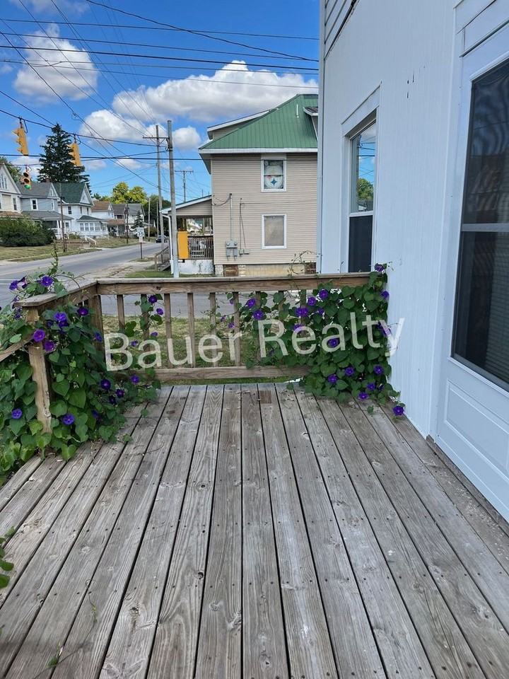 825 Union Street - Photo 2 of 22