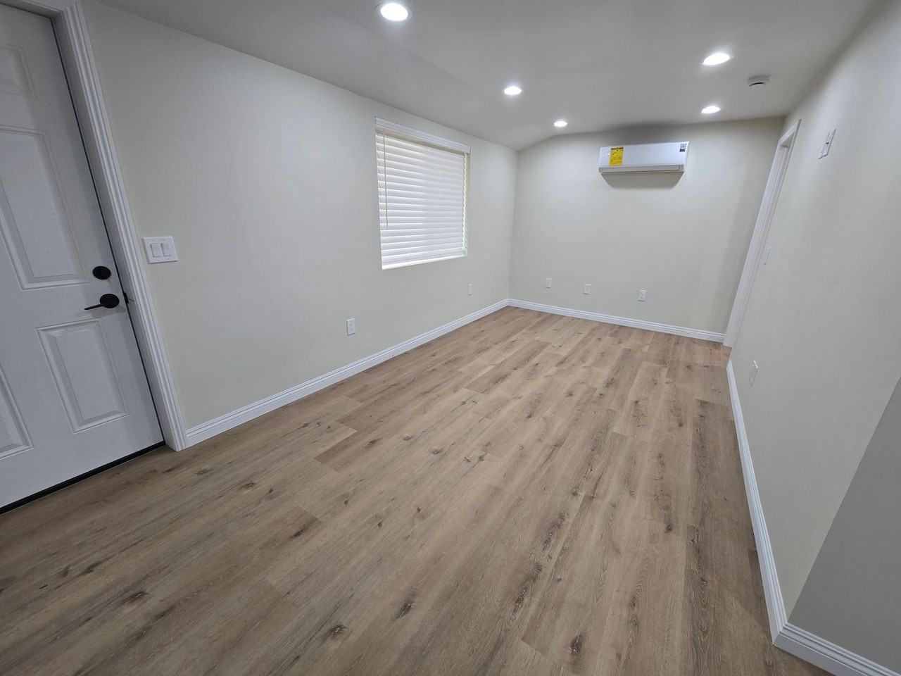 13938 Ragus St - Photo 3 of 7