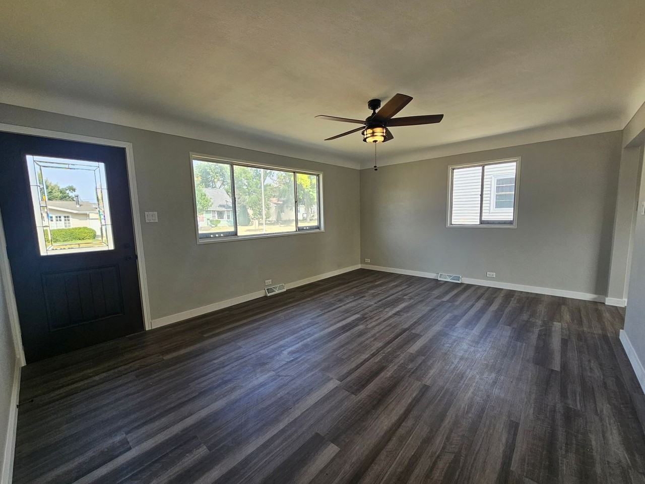 1705 Texas Ave Ne - Photo 3 of 17