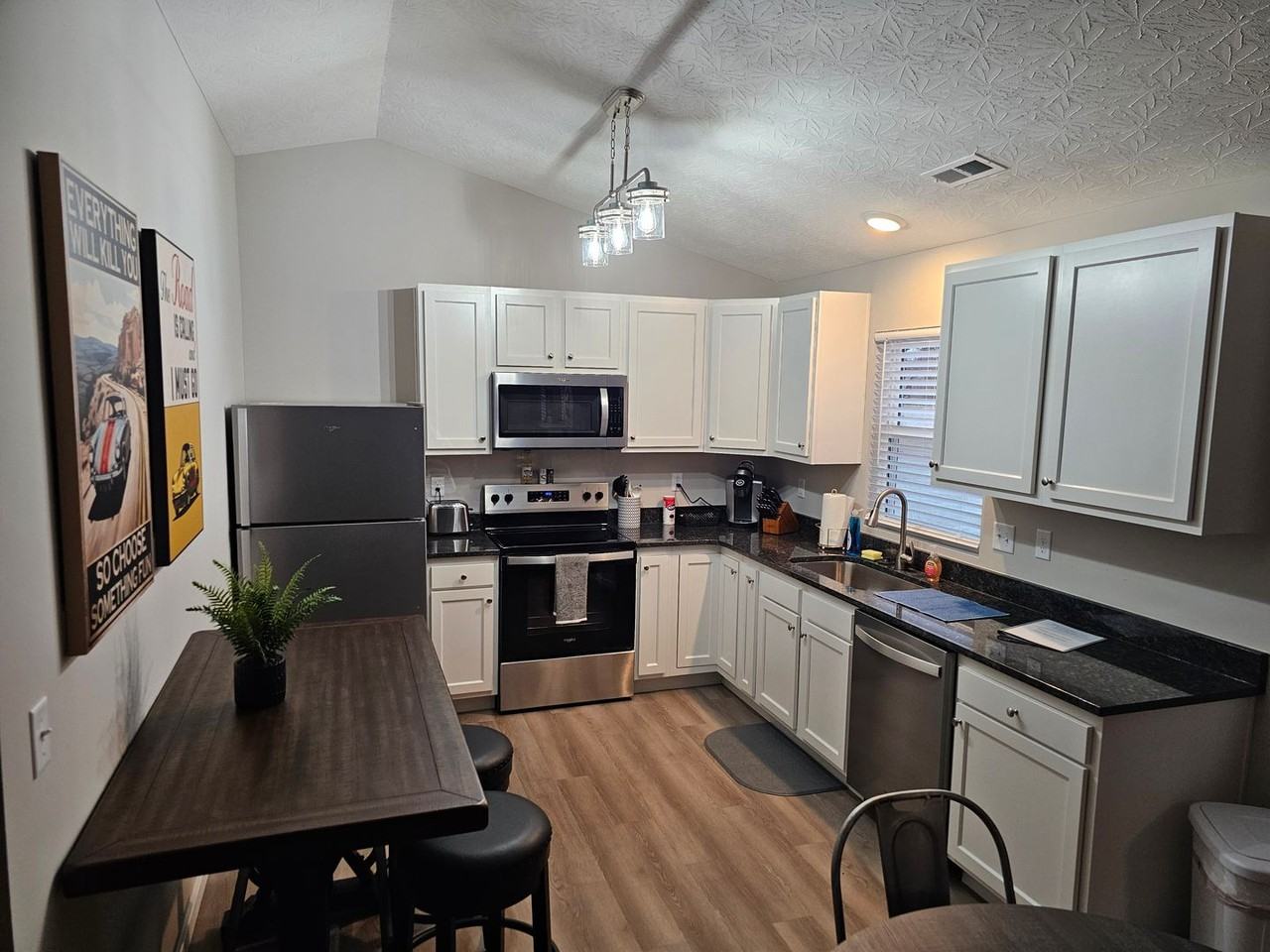 812 Pierson Rd - Photo 5 of 38