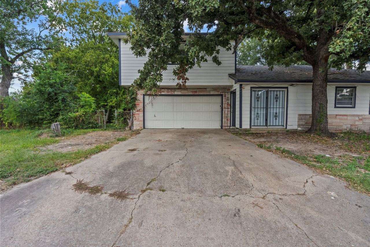 7450 Lakewood Dr - Photo 3 of 25