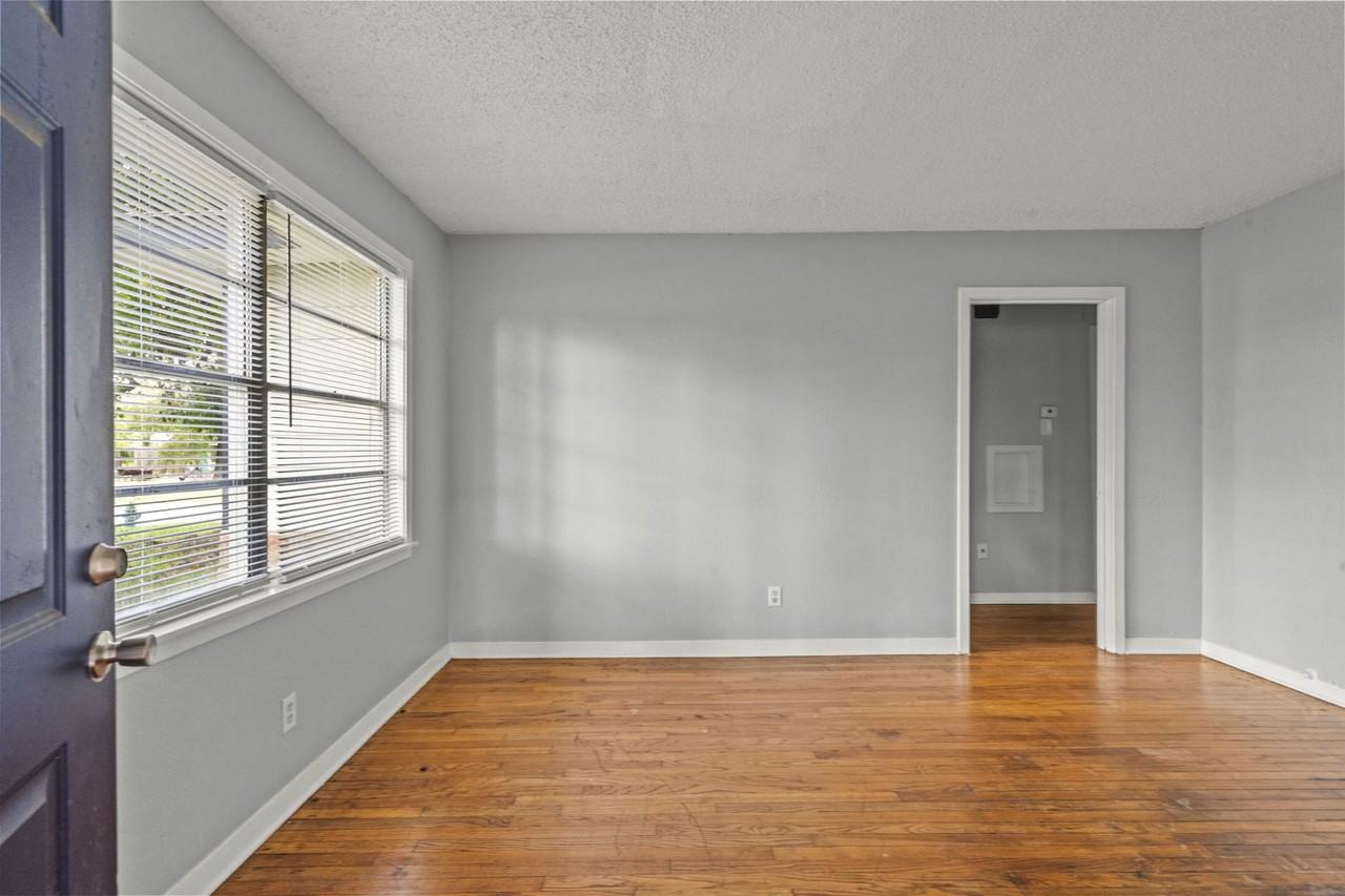 7450 Lakewood Dr - Photo 4 of 25