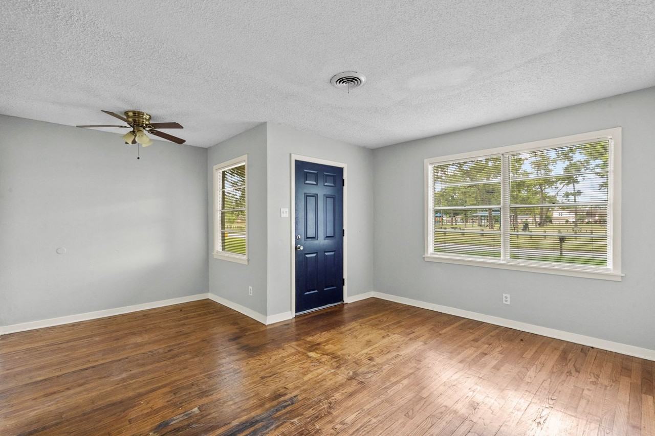 7450 Lakewood Dr - Photo 6 of 25