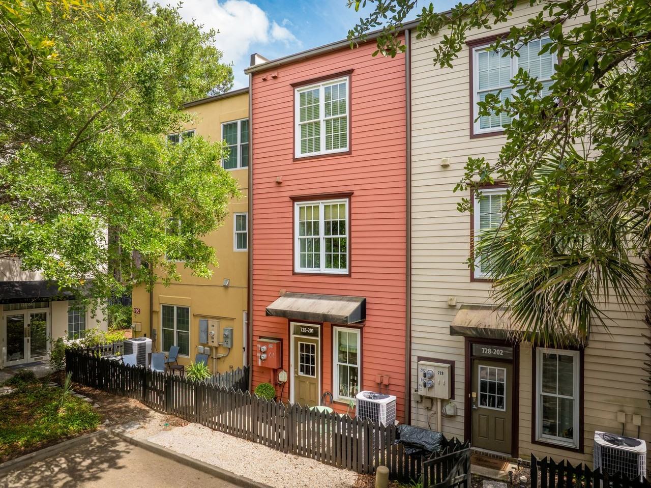 728 S Shelmore Blvd #201