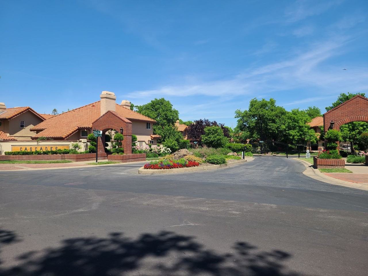 106 Lost Lake Ct - Photo 3 of 32