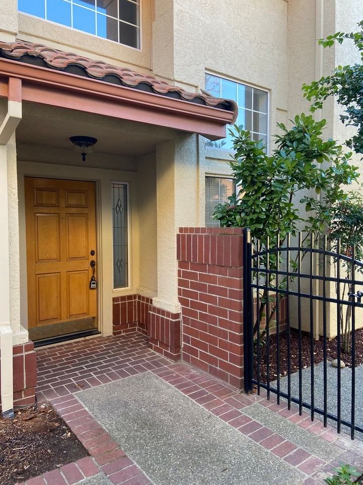 106 Lost Lake Ct - Photo 5 of 32