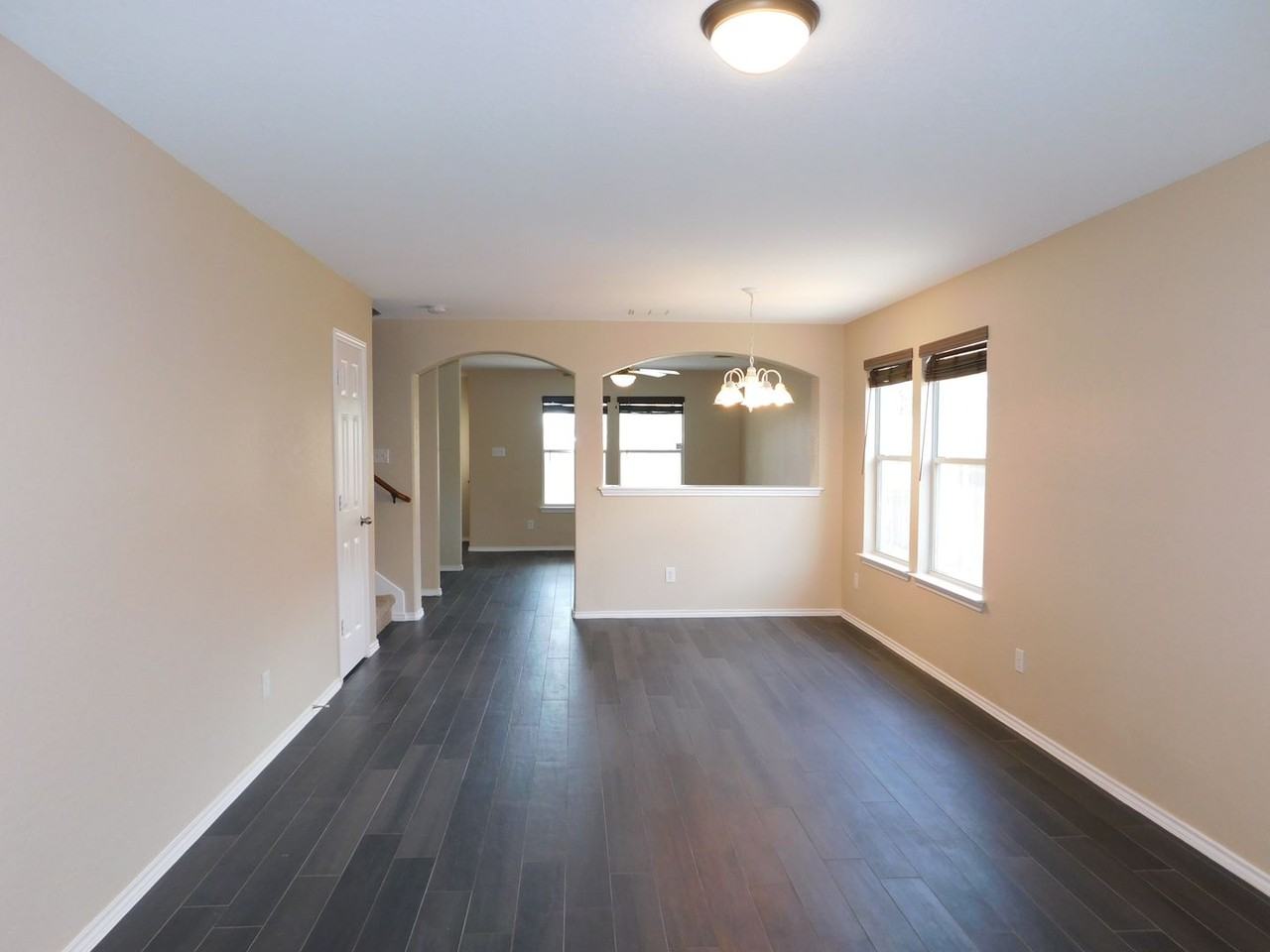 10386 Oakwood Crst - Photo 3 of 37