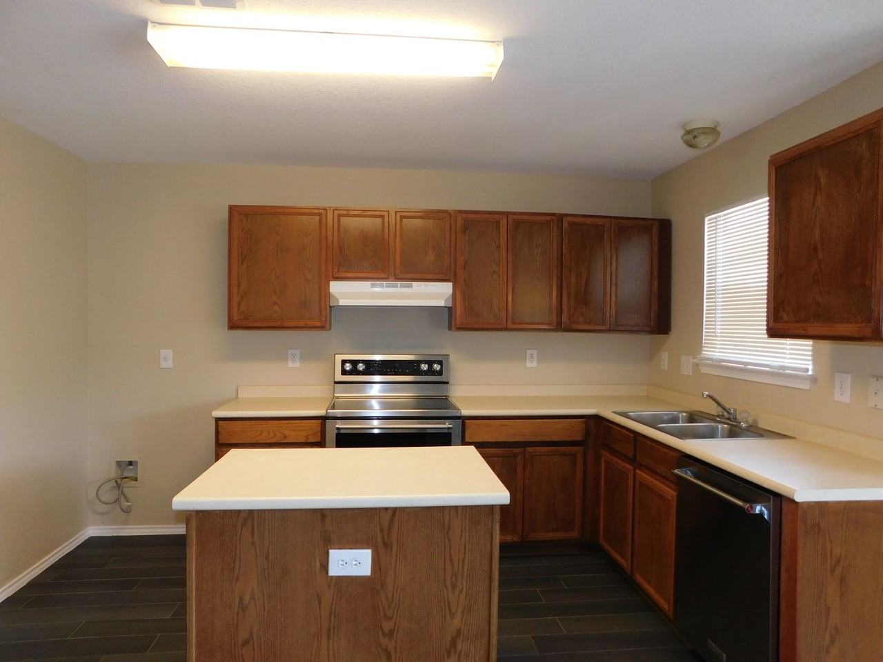 10386 Oakwood Crst - Photo 5 of 37