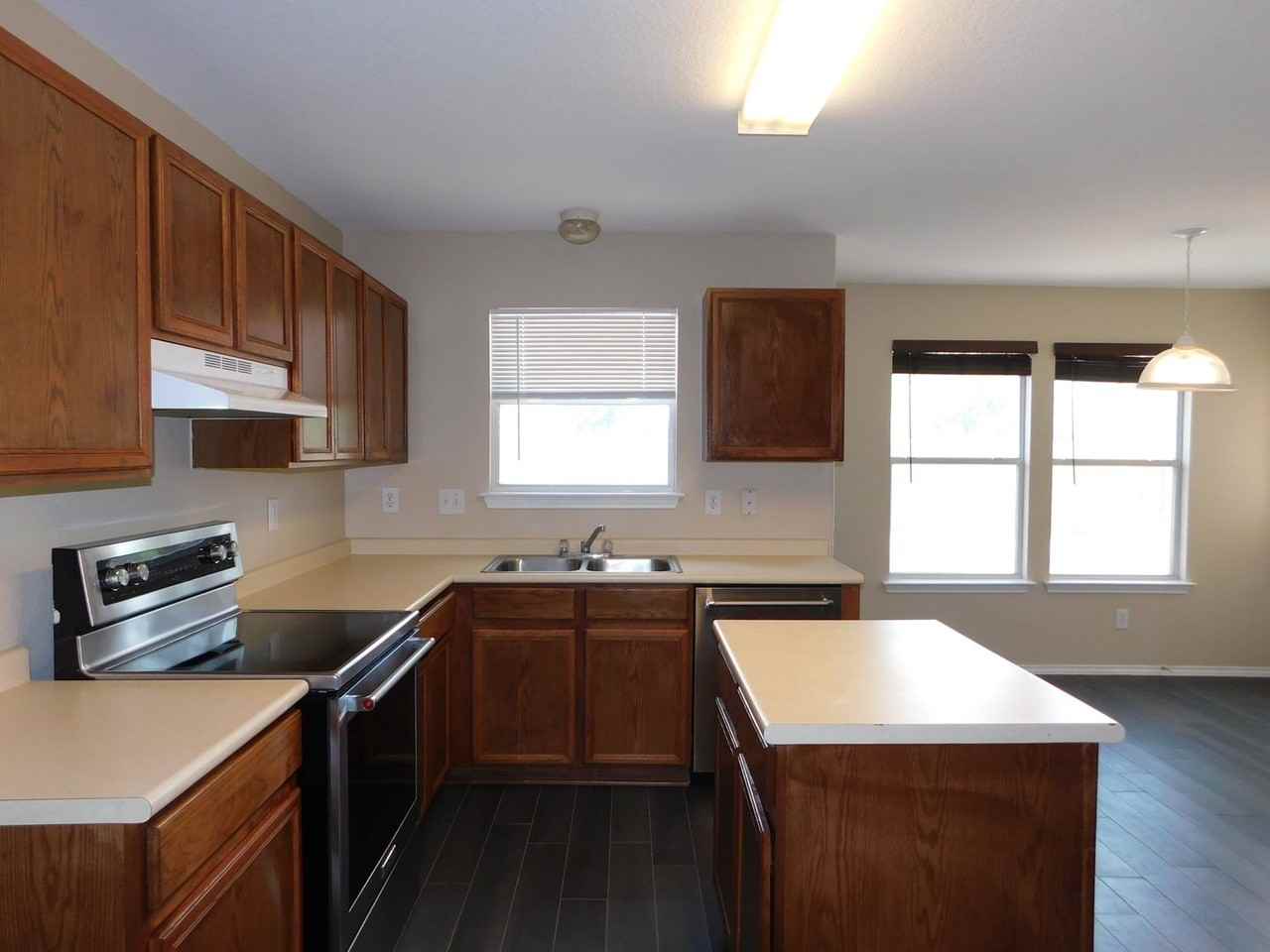 10386 Oakwood Crst - Photo 6 of 37