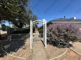 featured image of 801 N Walnut St