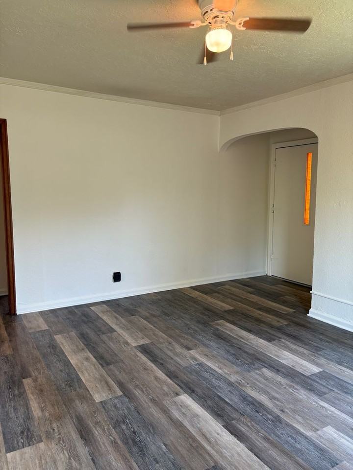 1601 S Johnson St - Photo 3 of 13