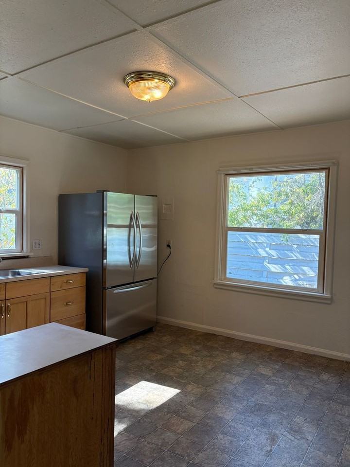 1601 S Johnson St - Photo 5 of 13